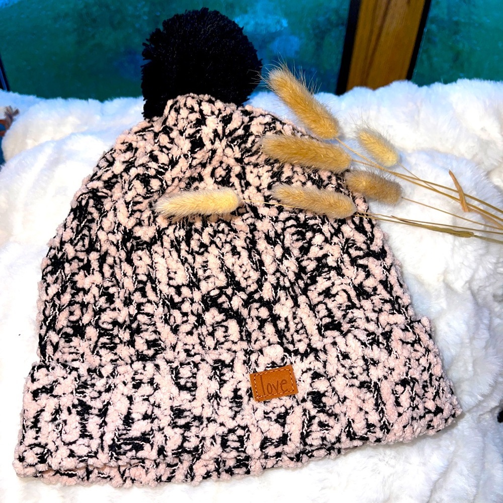PEACE LOVE WORLD Confetti Yarn Bennie Hat In Rose Petal - Picture 2 of 13